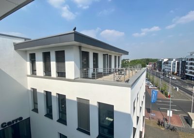 Moderne Büroetage mit Dachterrasse