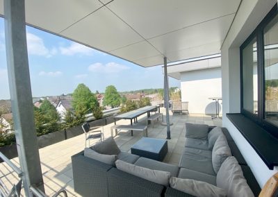 Dachterrasse mit Lounge-Möbeln